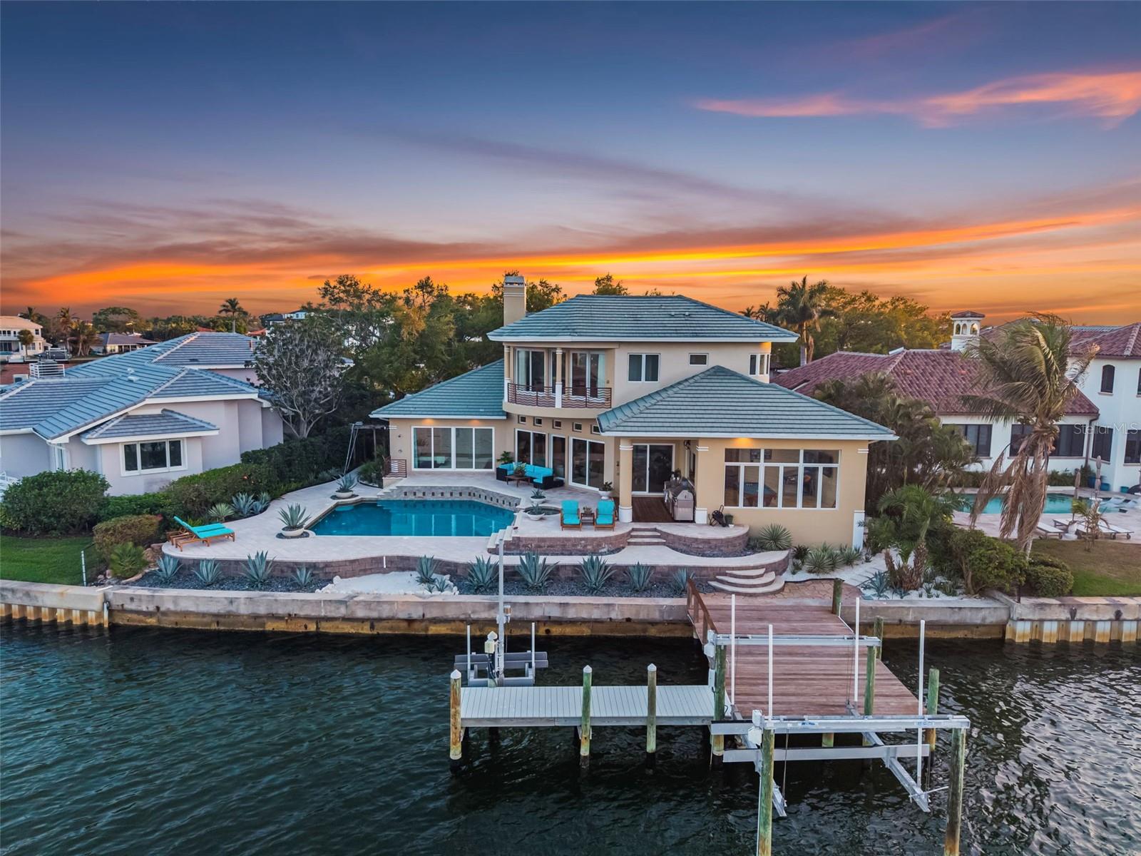 2279 MERMAID PT NE, ST PETERSBURG, FL, 33703