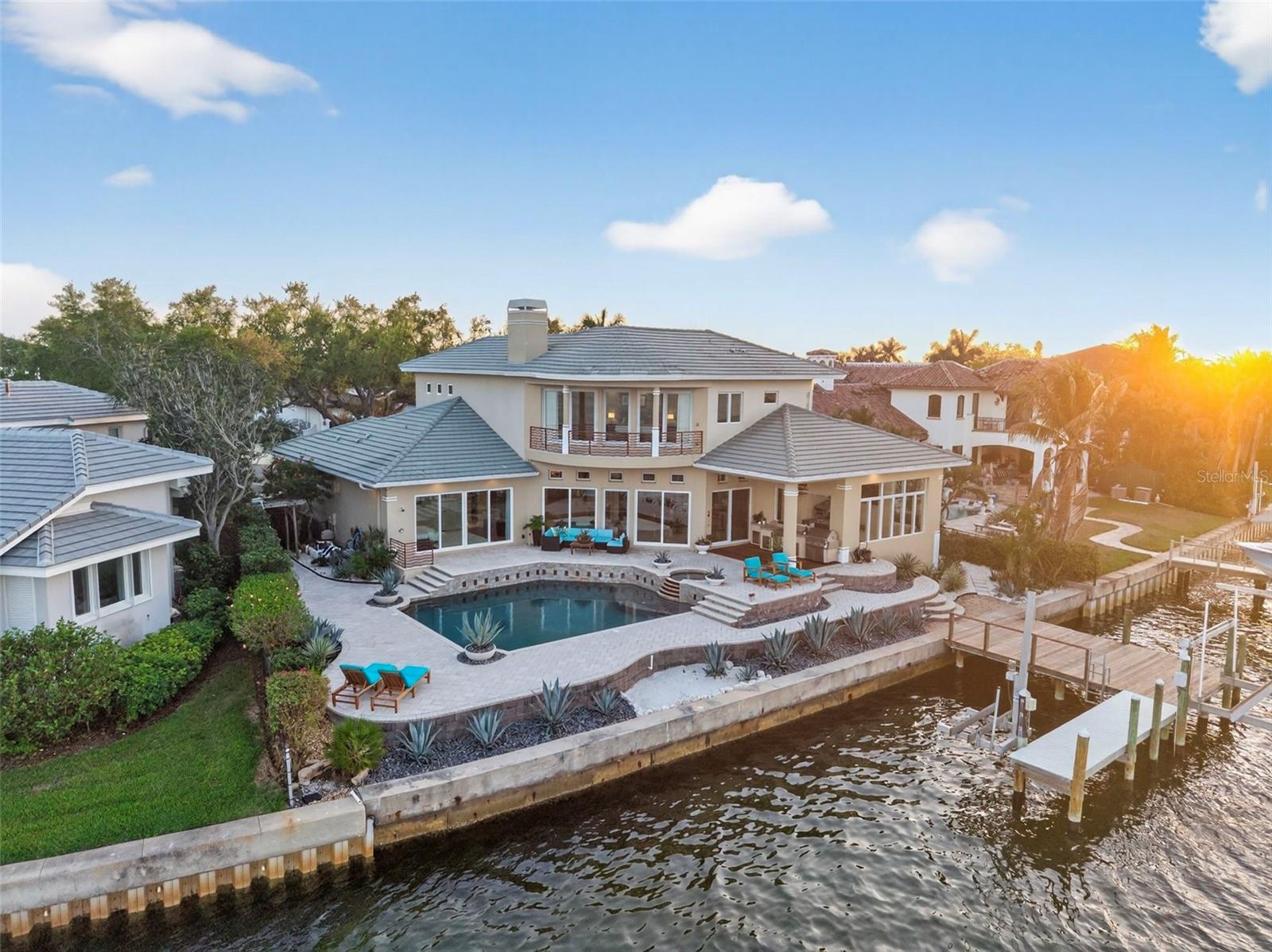 2279 MERMAID PT NE, ST PETERSBURG, FL, 33703