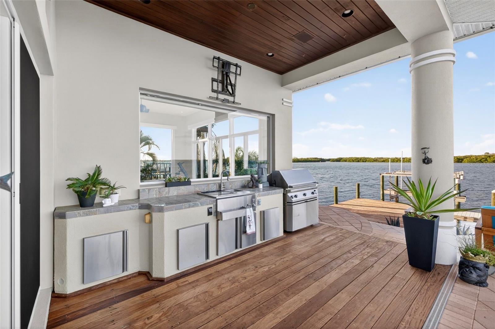 2279 MERMAID PT NE, ST PETERSBURG, FL, 33703