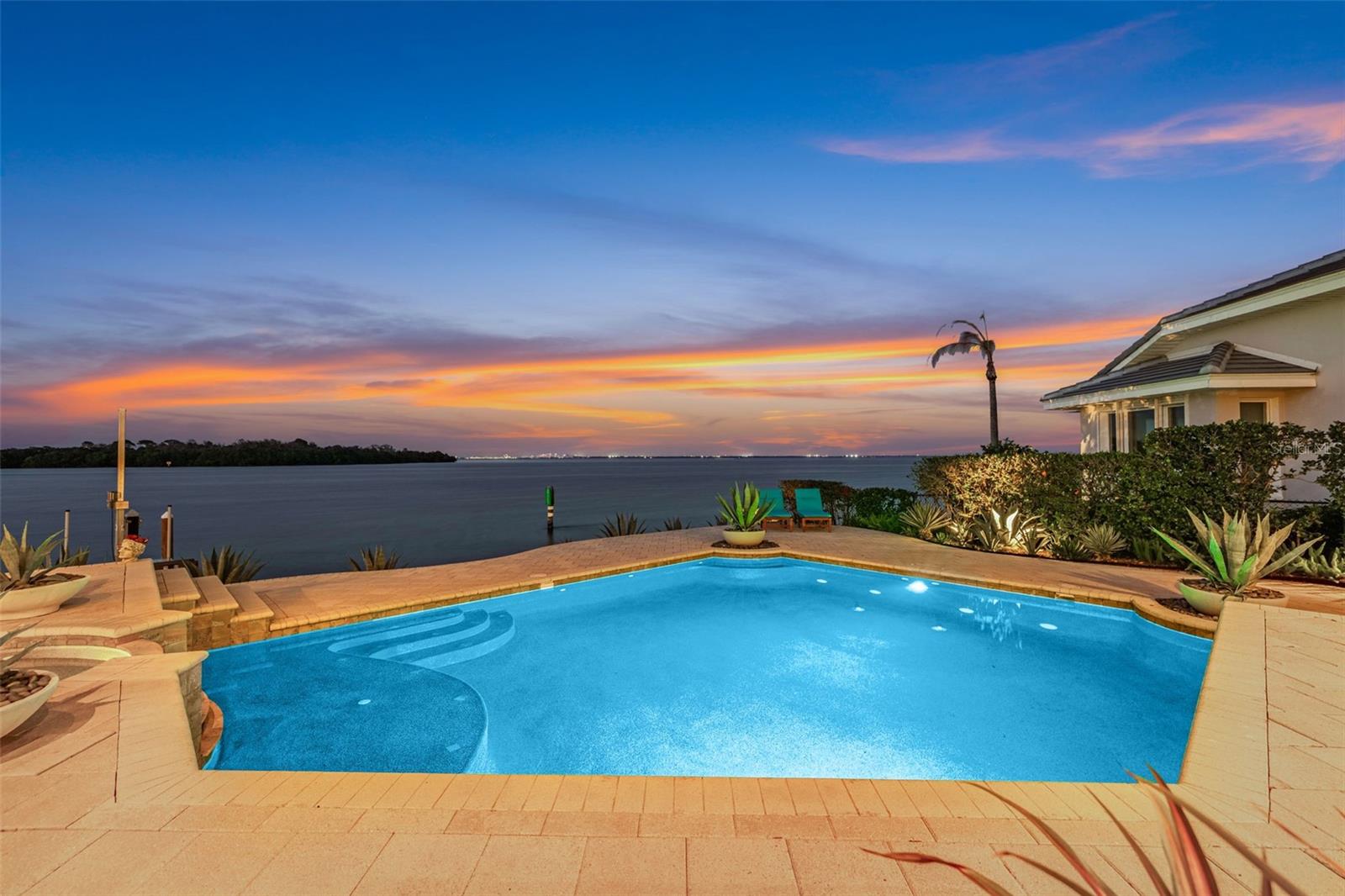2279 MERMAID PT NE, ST PETERSBURG, FL, 33703