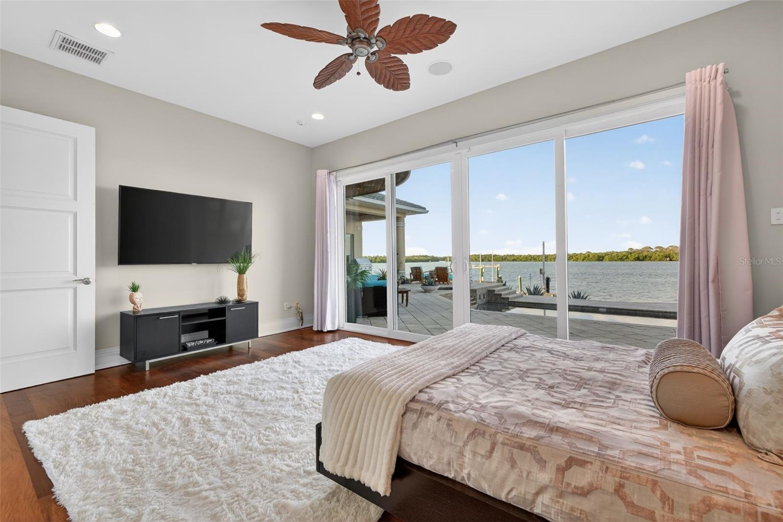 2279 MERMAID PT NE, ST PETERSBURG, FL, 33703