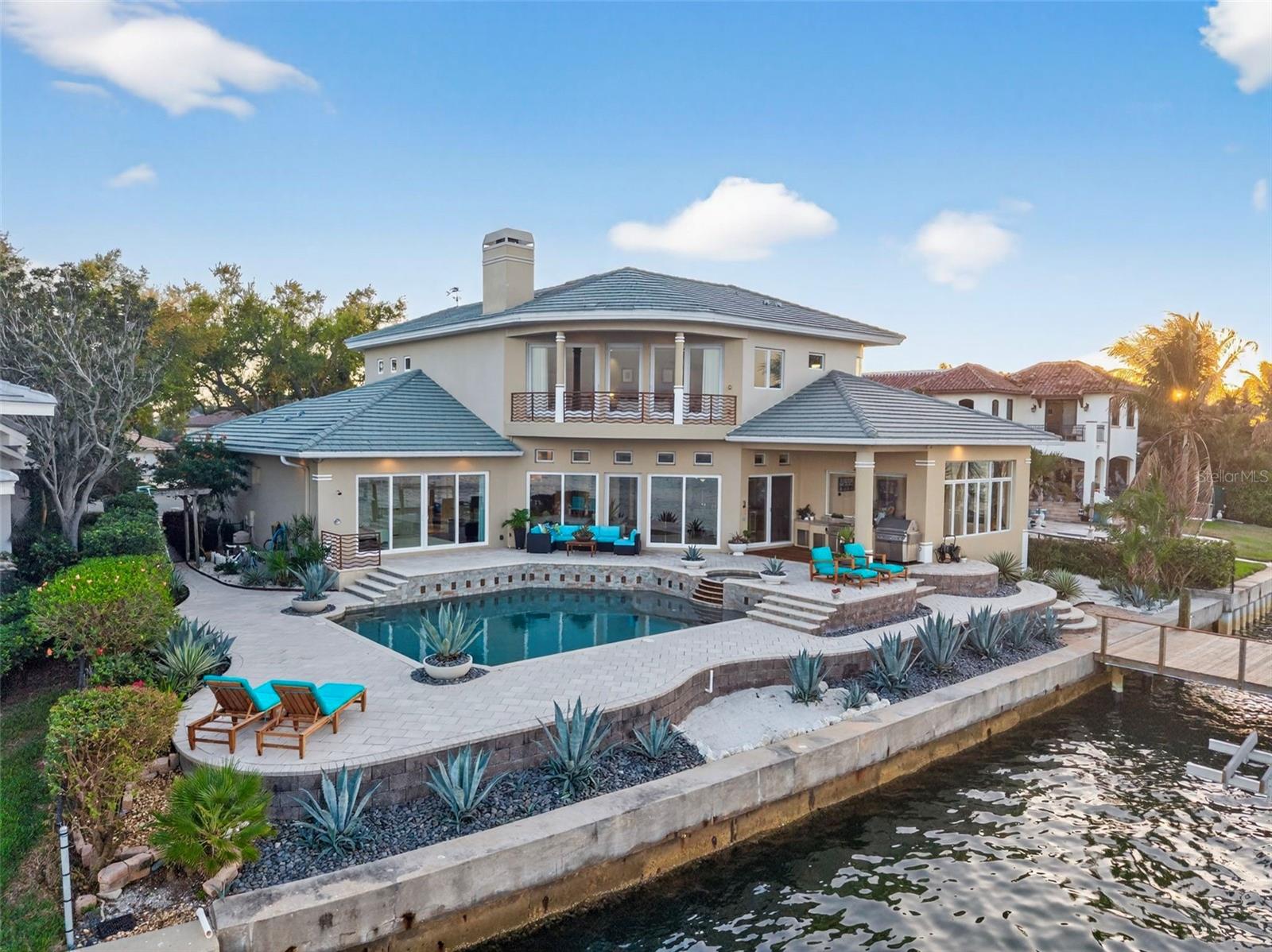 2279 MERMAID PT NE, ST PETERSBURG, FL, 33703