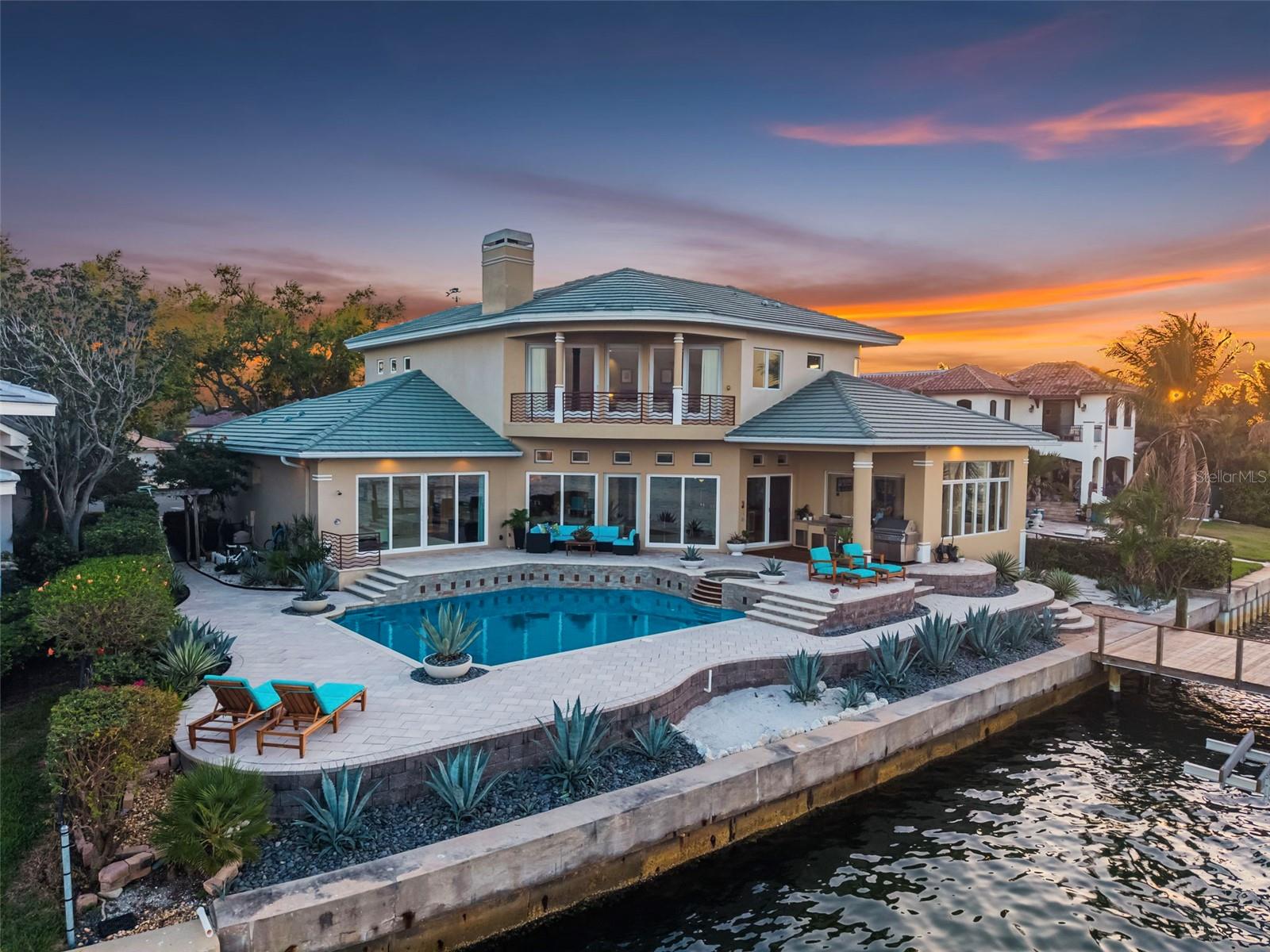 2279 MERMAID PT NE, ST PETERSBURG, FL, 33703