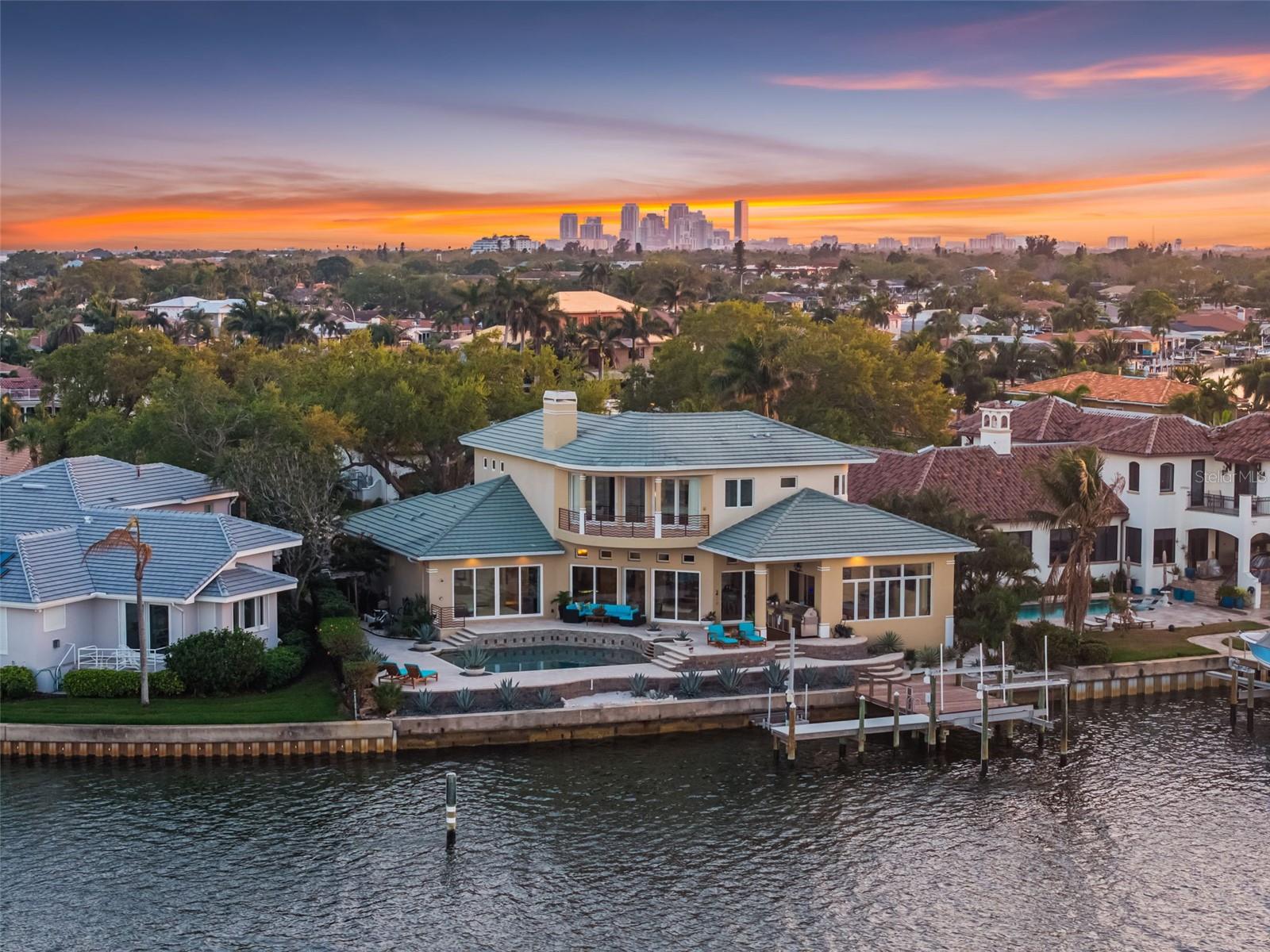 2279 MERMAID PT NE, ST PETERSBURG, FL, 33703