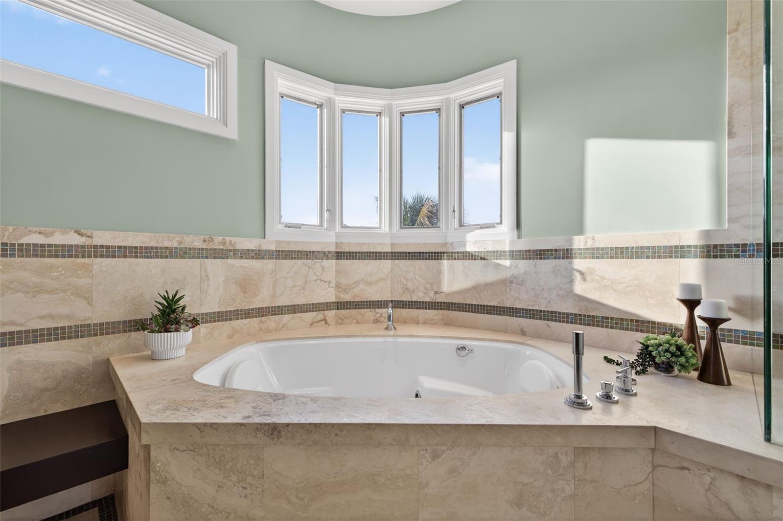 2279 MERMAID PT NE, ST PETERSBURG, FL, 33703