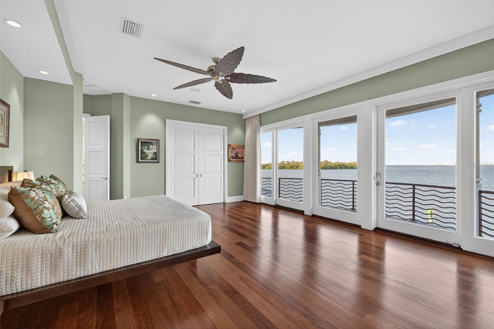 2279 MERMAID PT NE, ST PETERSBURG, FL, 33703