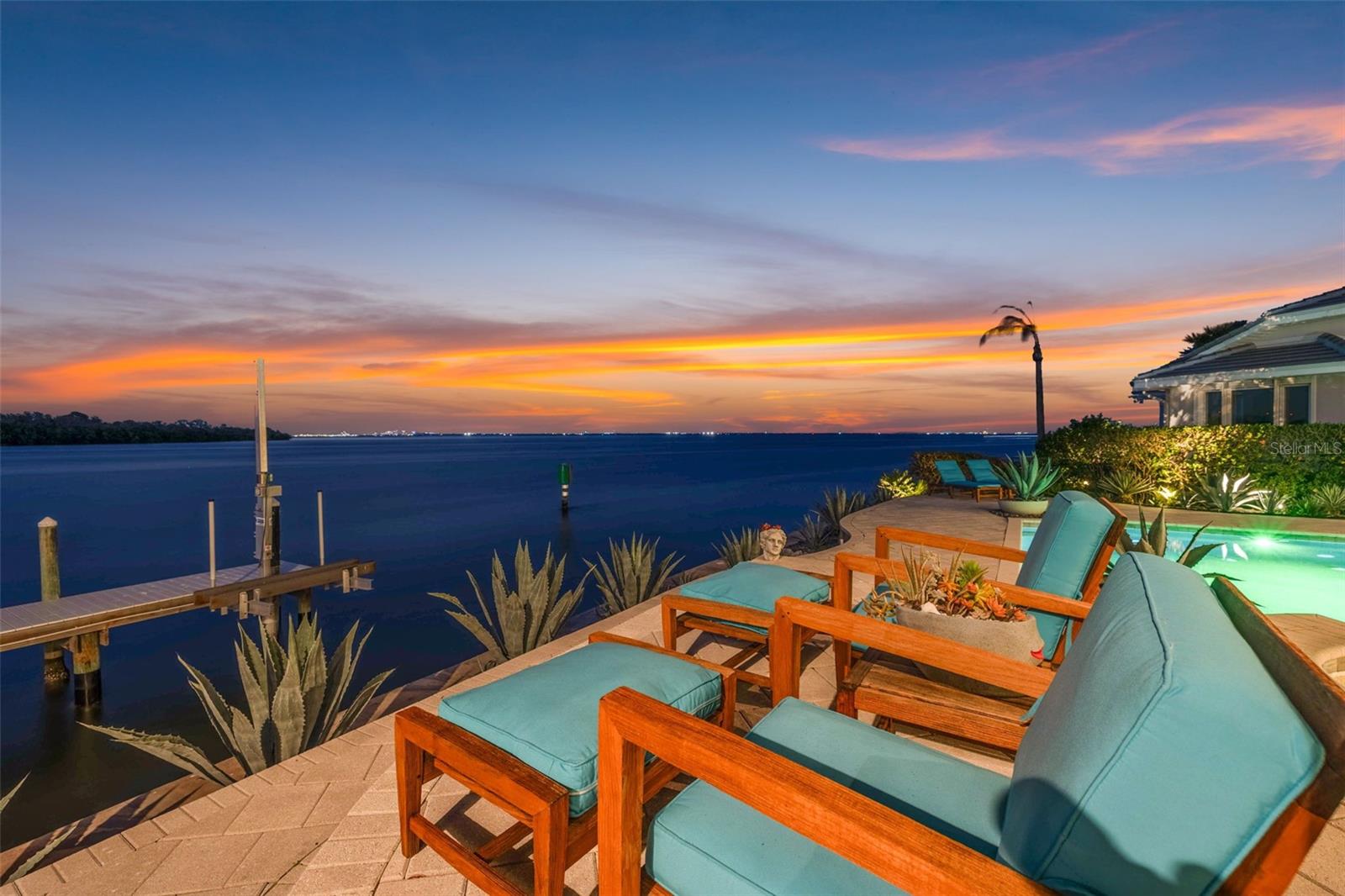 2279 MERMAID PT NE, ST PETERSBURG, FL, 33703