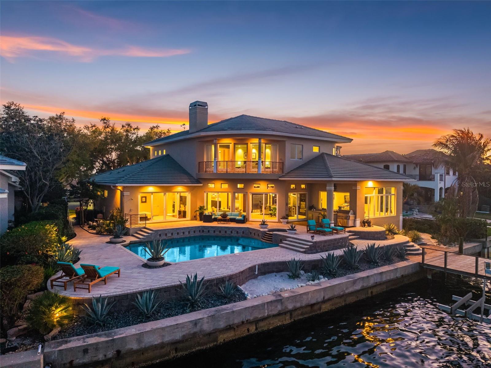 2279 MERMAID PT NE, ST PETERSBURG, FL, 33703