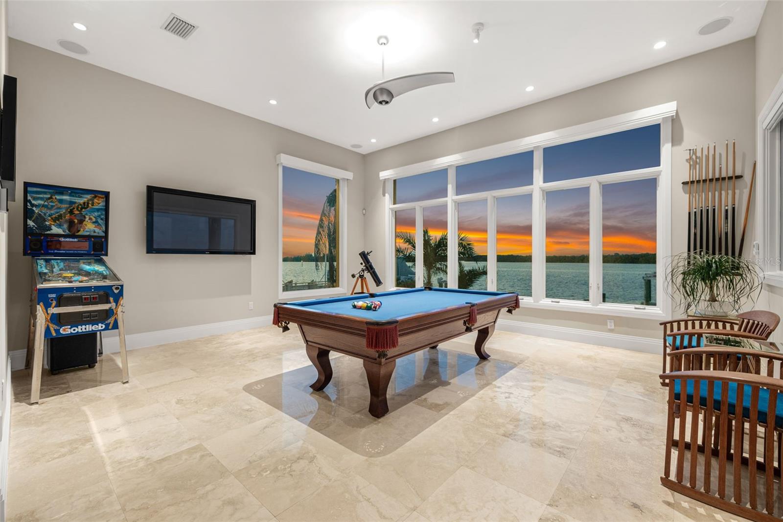 2279 MERMAID PT NE, ST PETERSBURG, FL, 33703