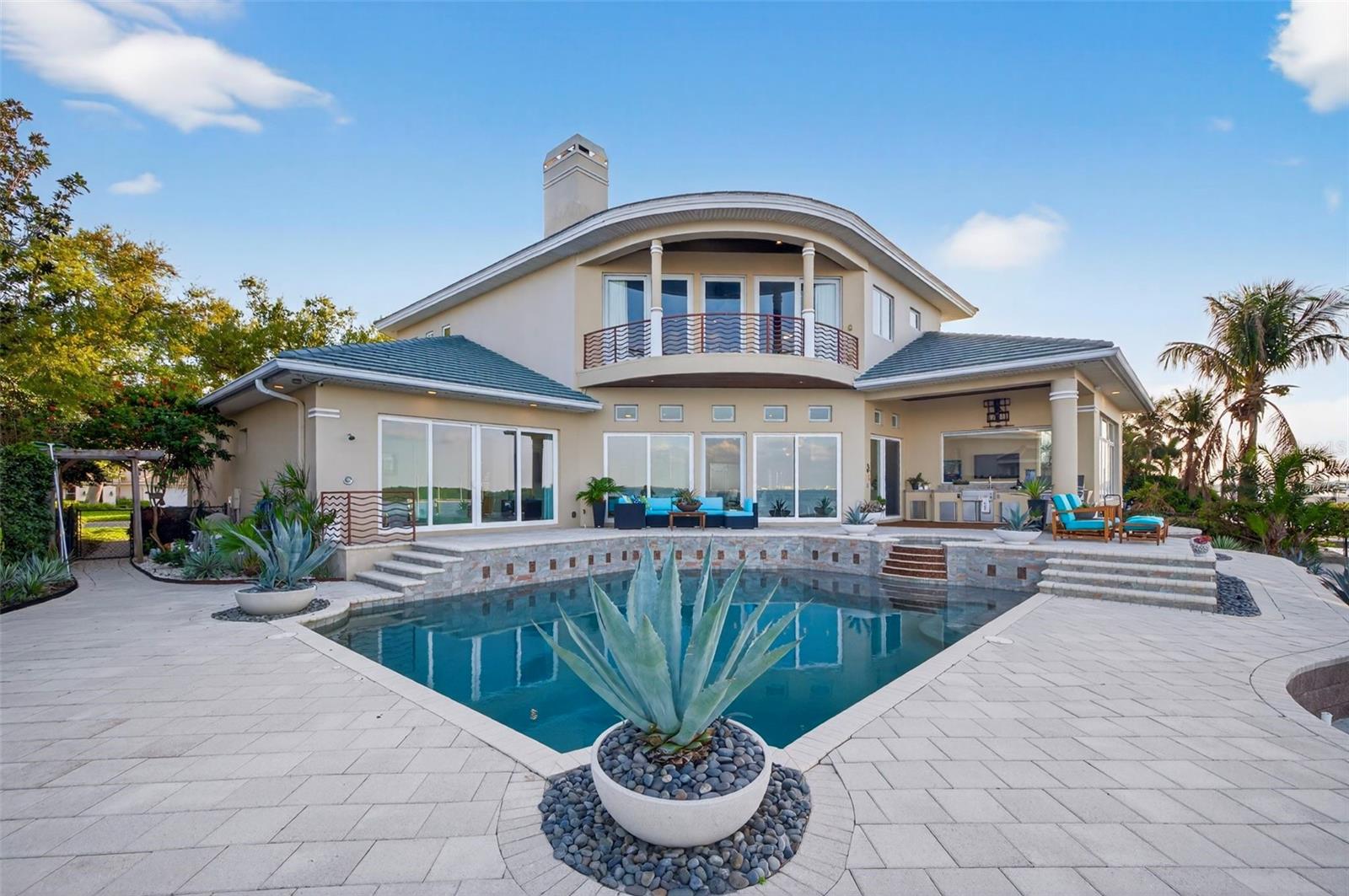 2279 MERMAID PT NE, ST PETERSBURG, FL, 33703