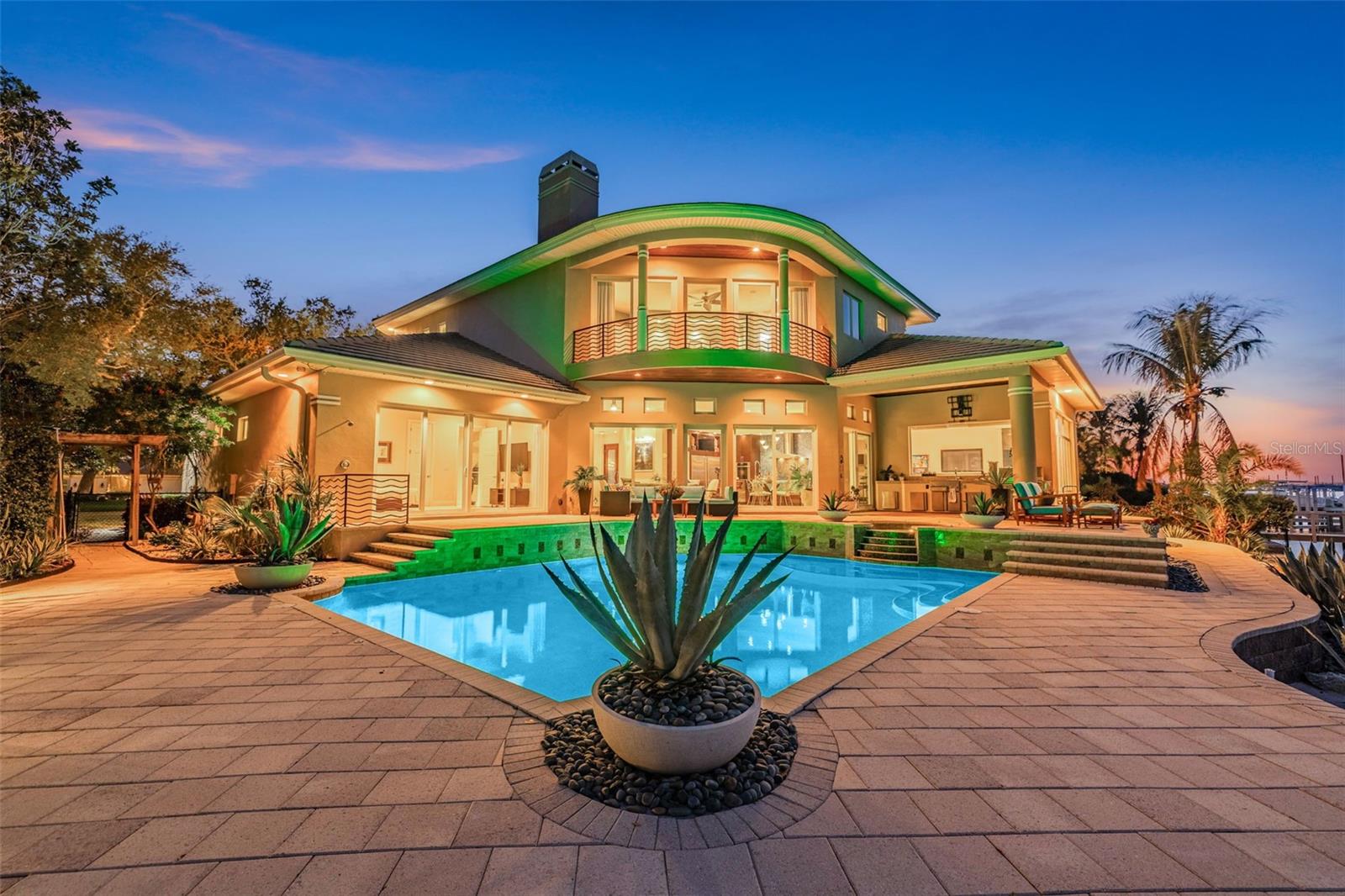 2279 MERMAID PT NE, ST PETERSBURG, FL, 33703