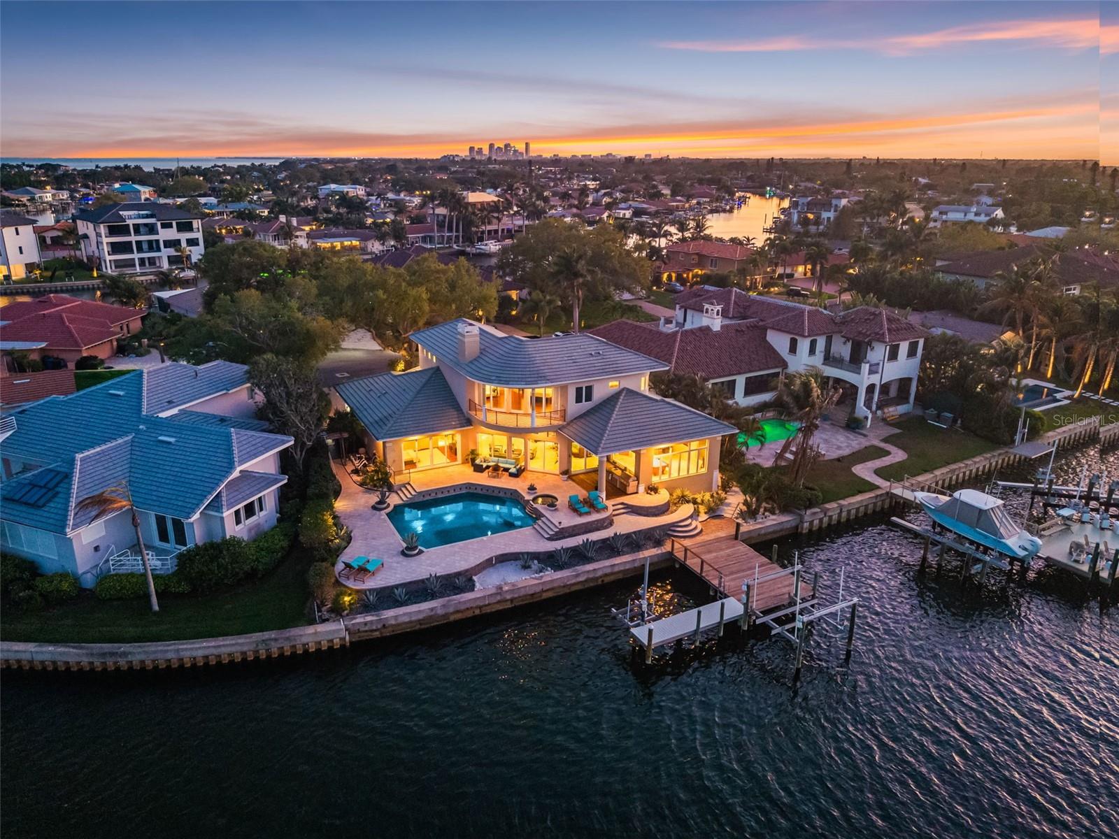 2279 MERMAID PT NE, ST PETERSBURG, FL, 33703