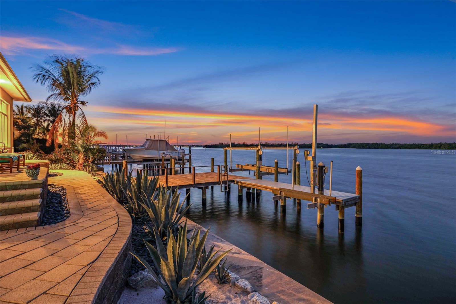 2279 MERMAID PT NE, ST PETERSBURG, FL, 33703