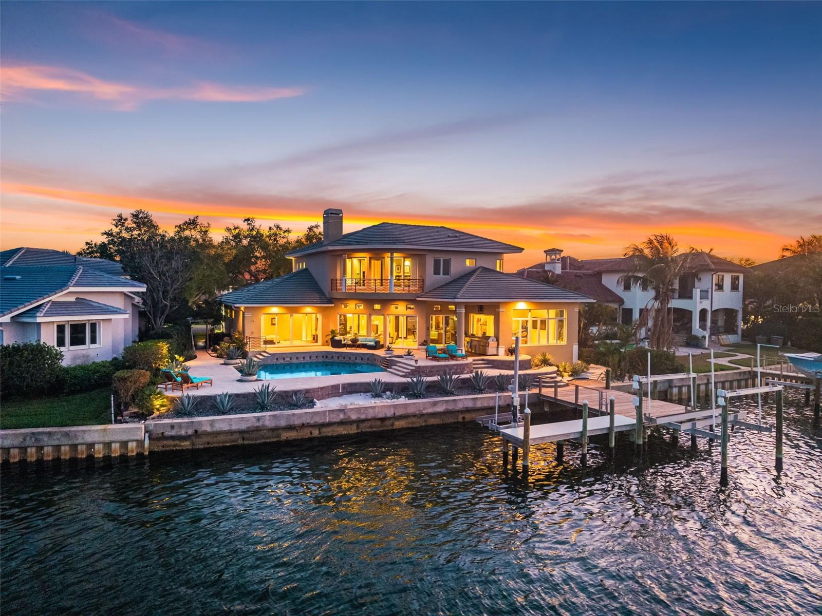 2279 MERMAID PT NE, ST PETERSBURG, FL, 33703
