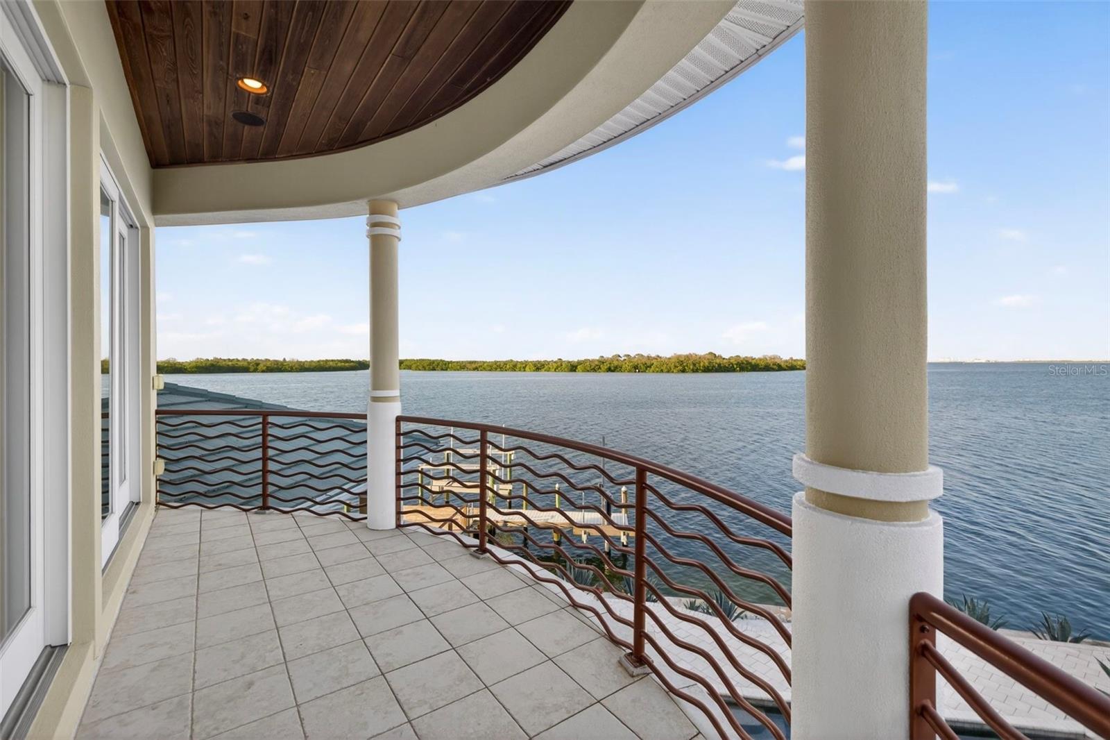 2279 MERMAID PT NE, ST PETERSBURG, FL, 33703