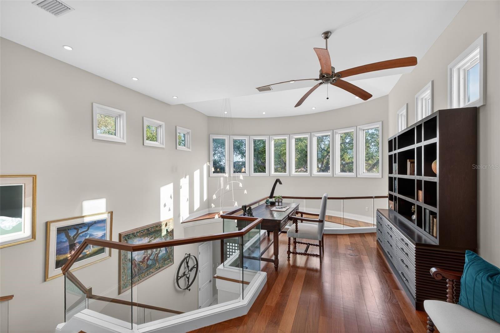 2279 MERMAID PT NE, ST PETERSBURG, FL, 33703