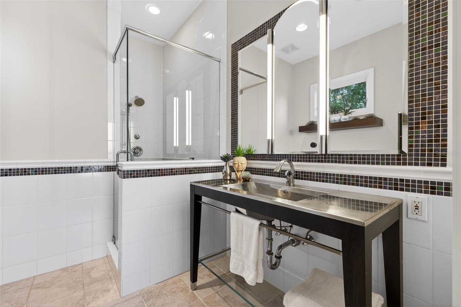 2279 MERMAID PT NE, ST PETERSBURG, FL, 33703