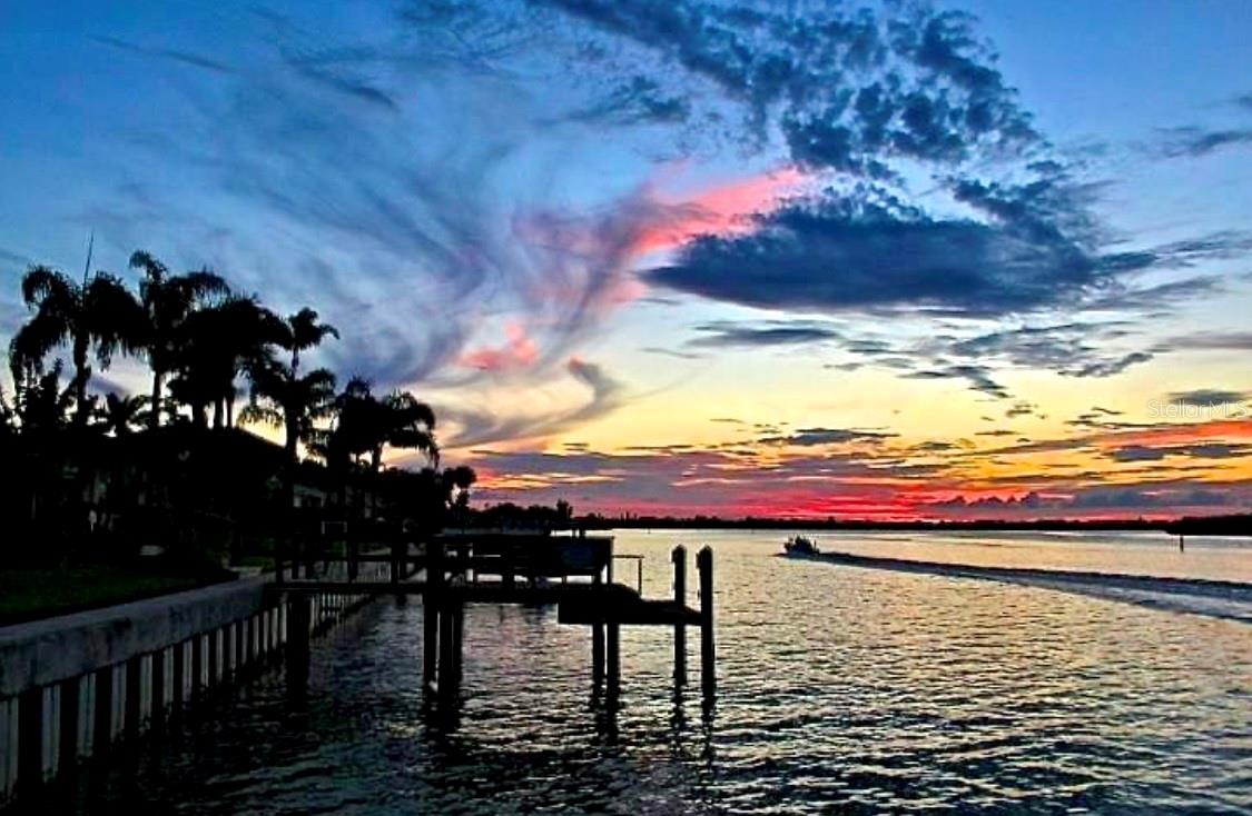 2279 MERMAID PT NE, ST PETERSBURG, FL, 33703
