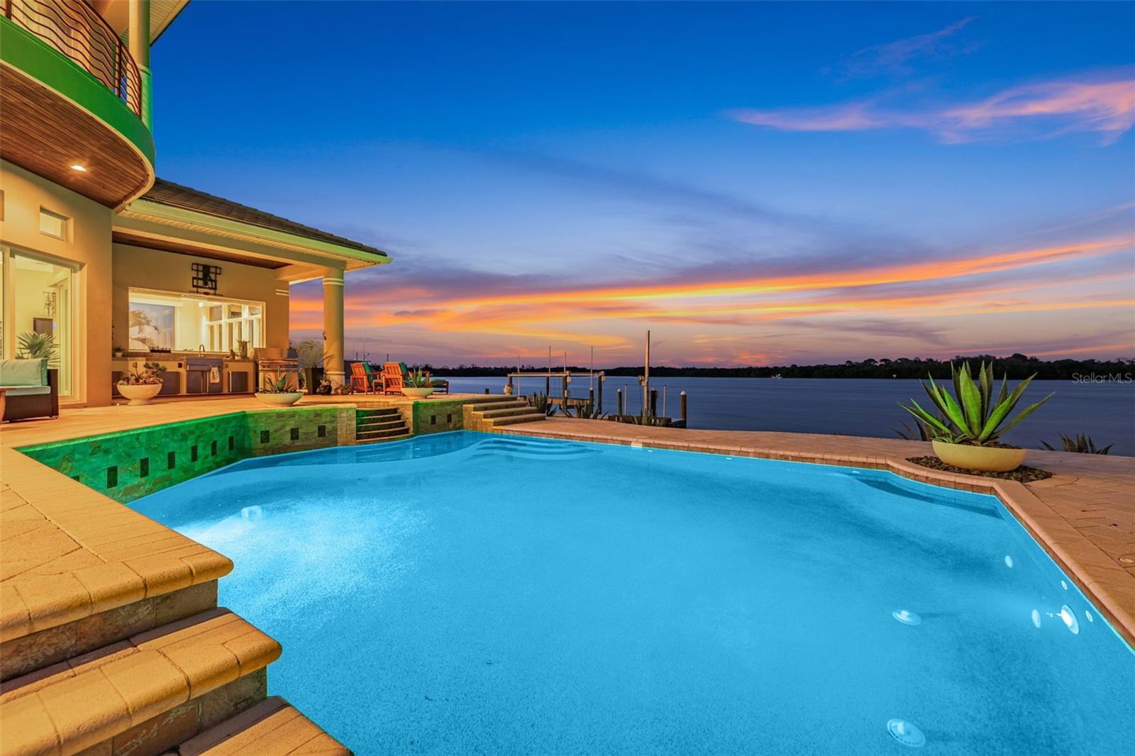2279 MERMAID PT NE, ST PETERSBURG, FL, 33703