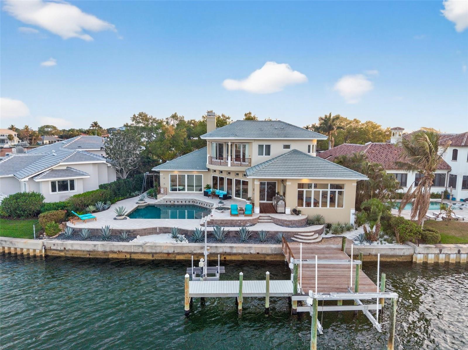 2279 MERMAID PT NE, ST PETERSBURG, FL, 33703