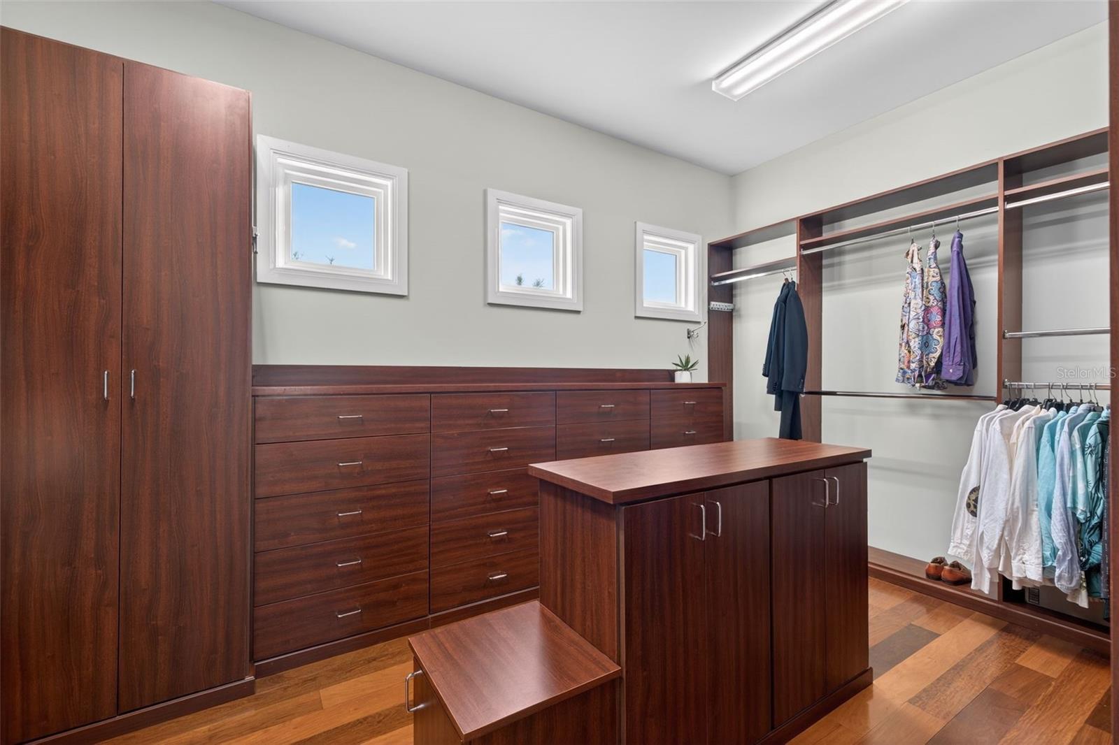 2279 MERMAID PT NE, ST PETERSBURG, FL, 33703