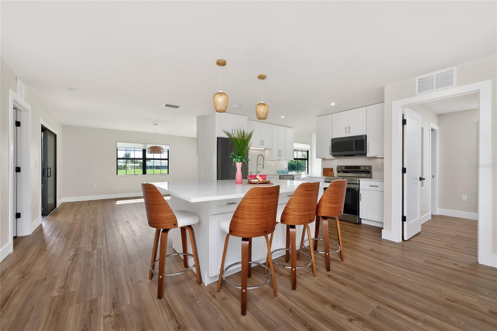 9 OAKLAND HILLS CT, ROTONDA WEST, FL, 33947