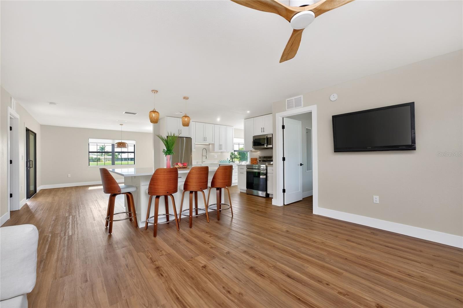 9 OAKLAND HILLS CT, ROTONDA WEST, FL, 33947