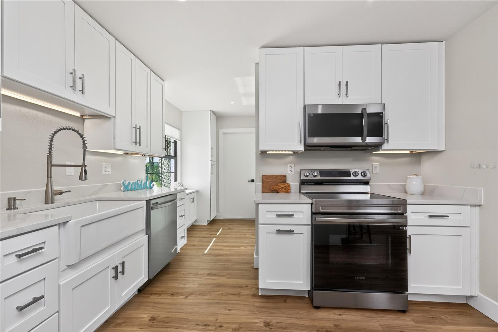 9 OAKLAND HILLS CT, ROTONDA WEST, FL, 33947
