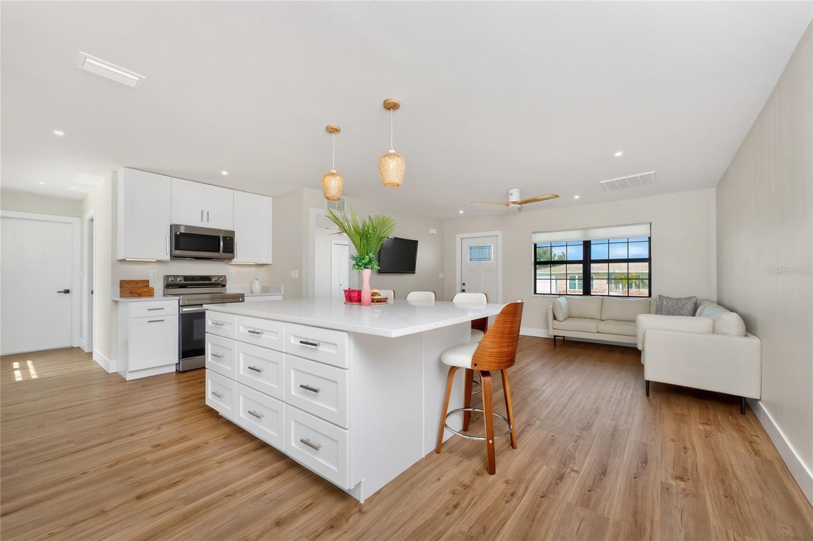 9 OAKLAND HILLS CT, ROTONDA WEST, FL, 33947