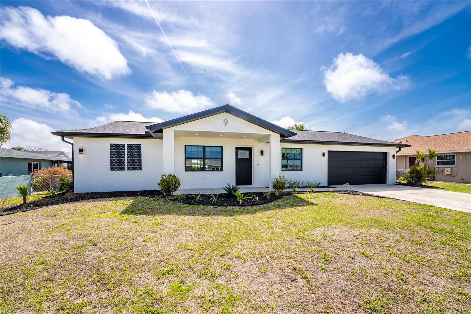 9 OAKLAND HILLS CT, ROTONDA WEST, FL, 33947