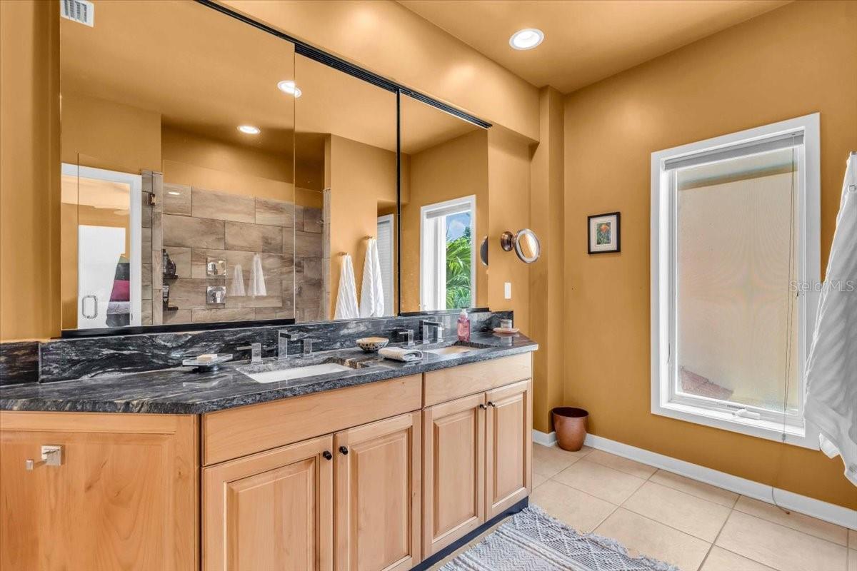 1685 LAUREL ST #4, SARASOTA, FL, 34236