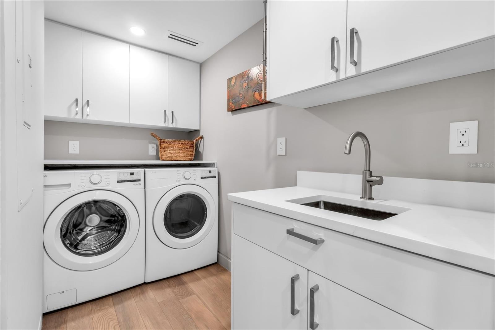 5740 MIDNIGHT PASS RD #403, SARASOTA, FL, 34242