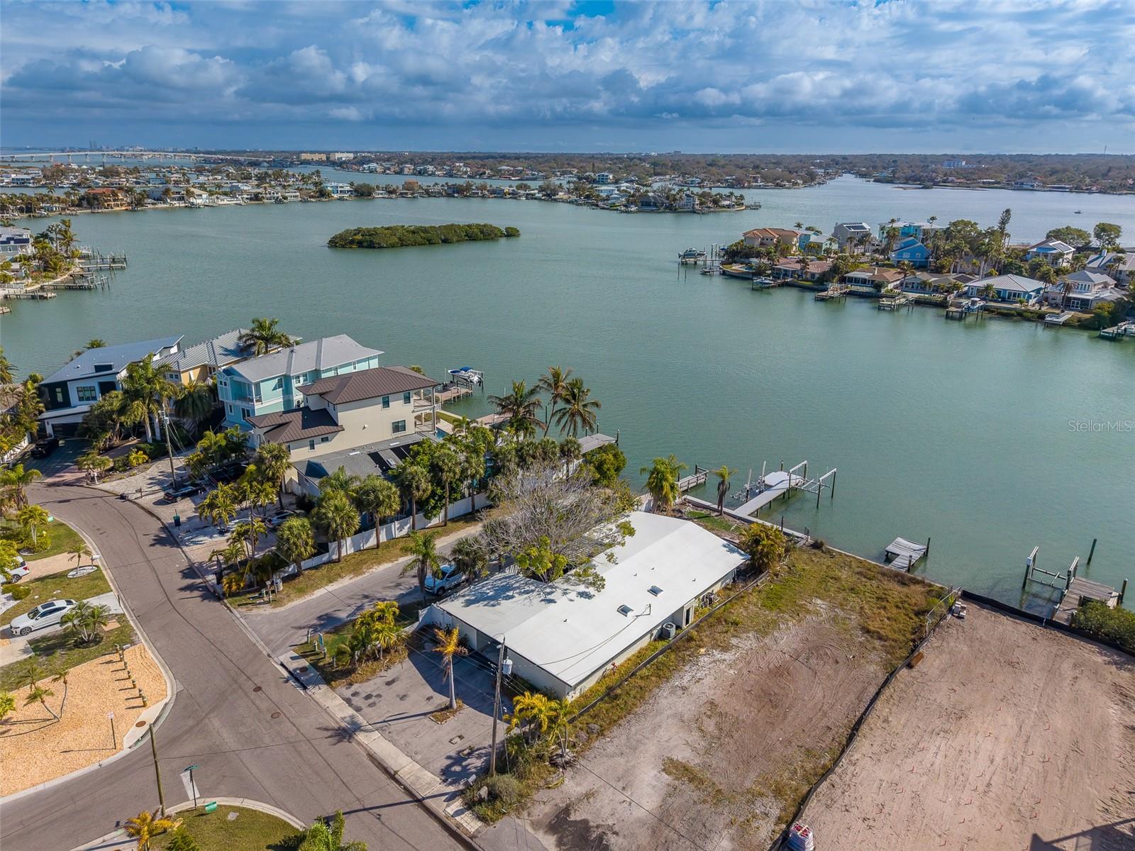 1217 BAY SHORE BLVD, INDIAN ROCKS BEACH, FL, 33785