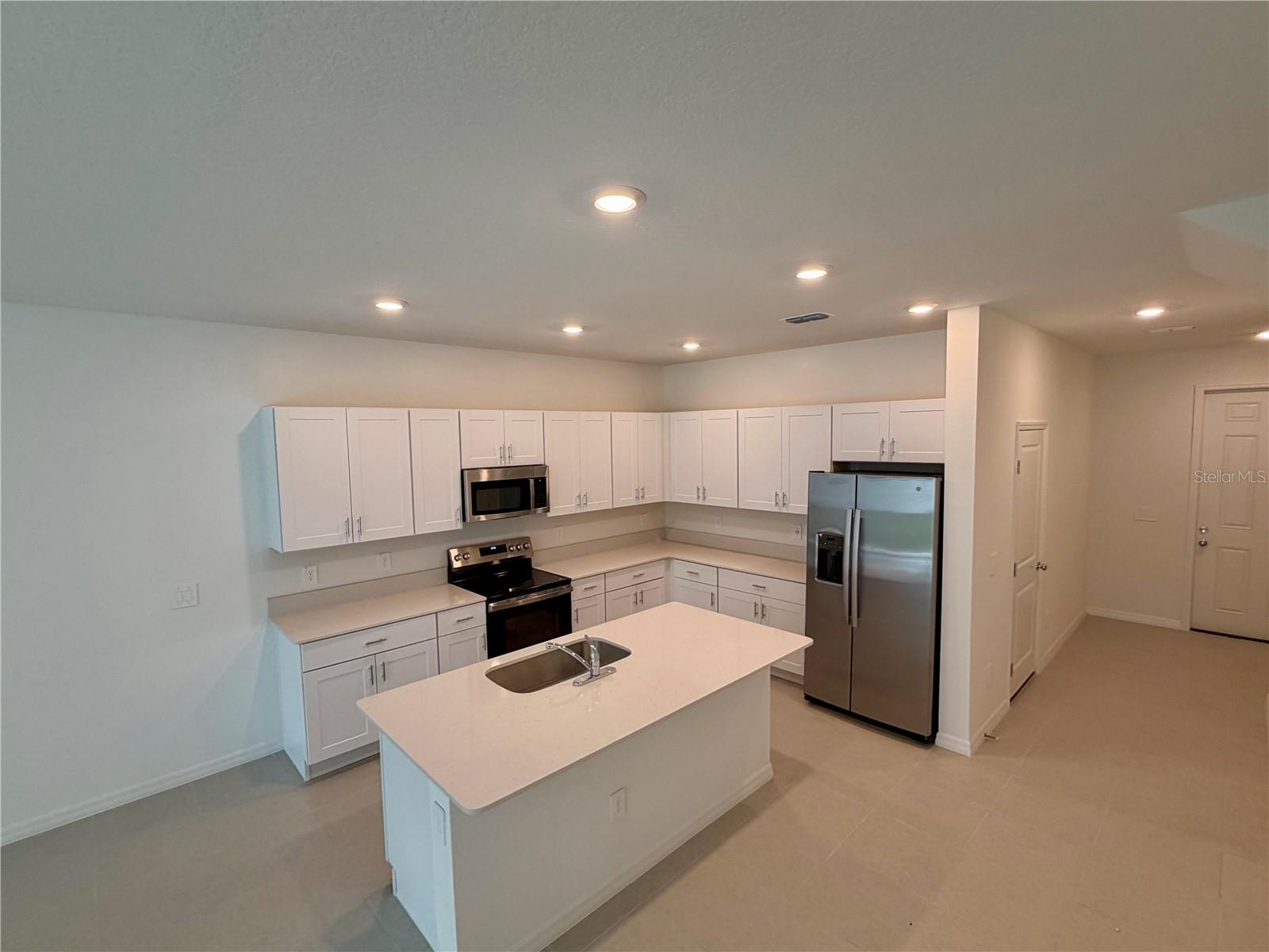 3332 LAPIS LAKE DR, ZEPHYRHILLS, FL, 33541
