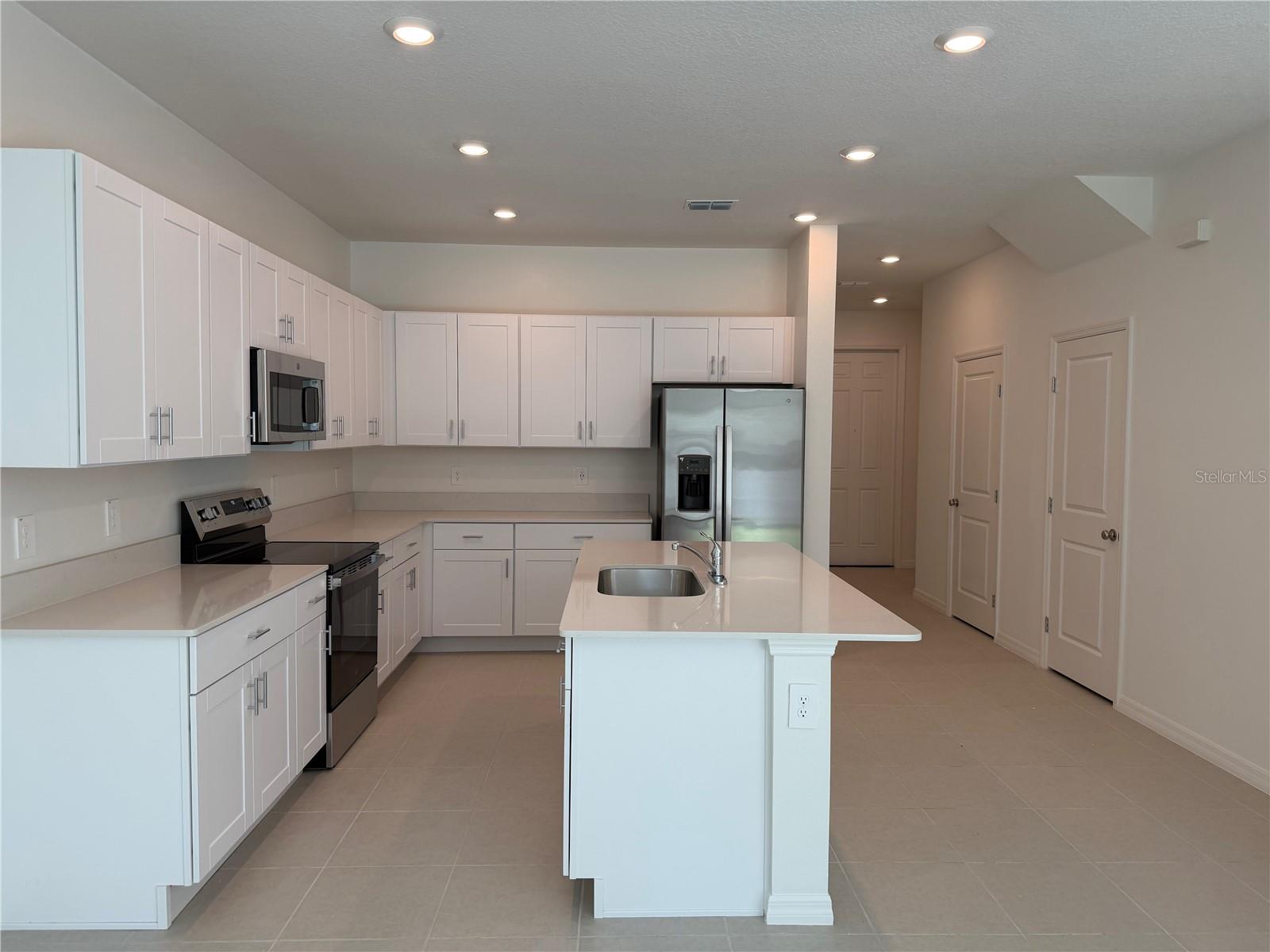3332 LAPIS LAKE DR, ZEPHYRHILLS, FL, 33541