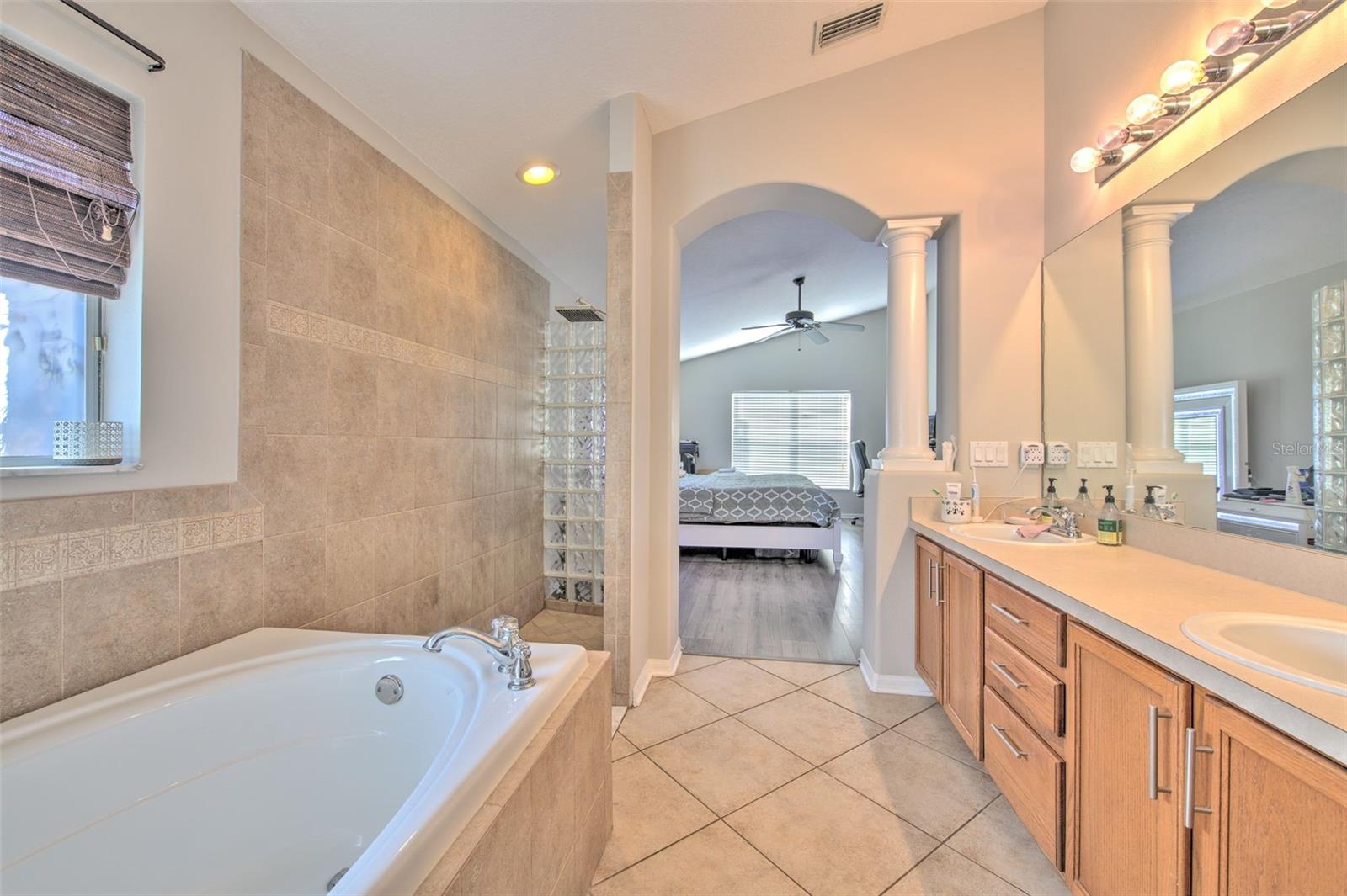 4639 POINTE O WOODS DR, WESLEY CHAPEL, FL, 33543