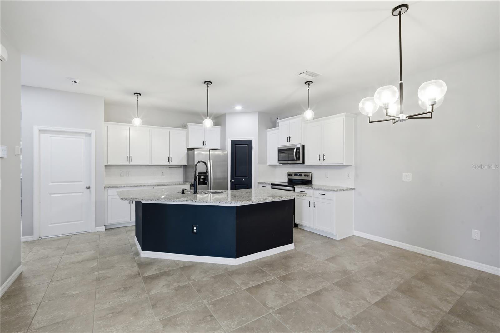 7796 STONEBROOK CIR, WESLEY CHAPEL, FL, 33545