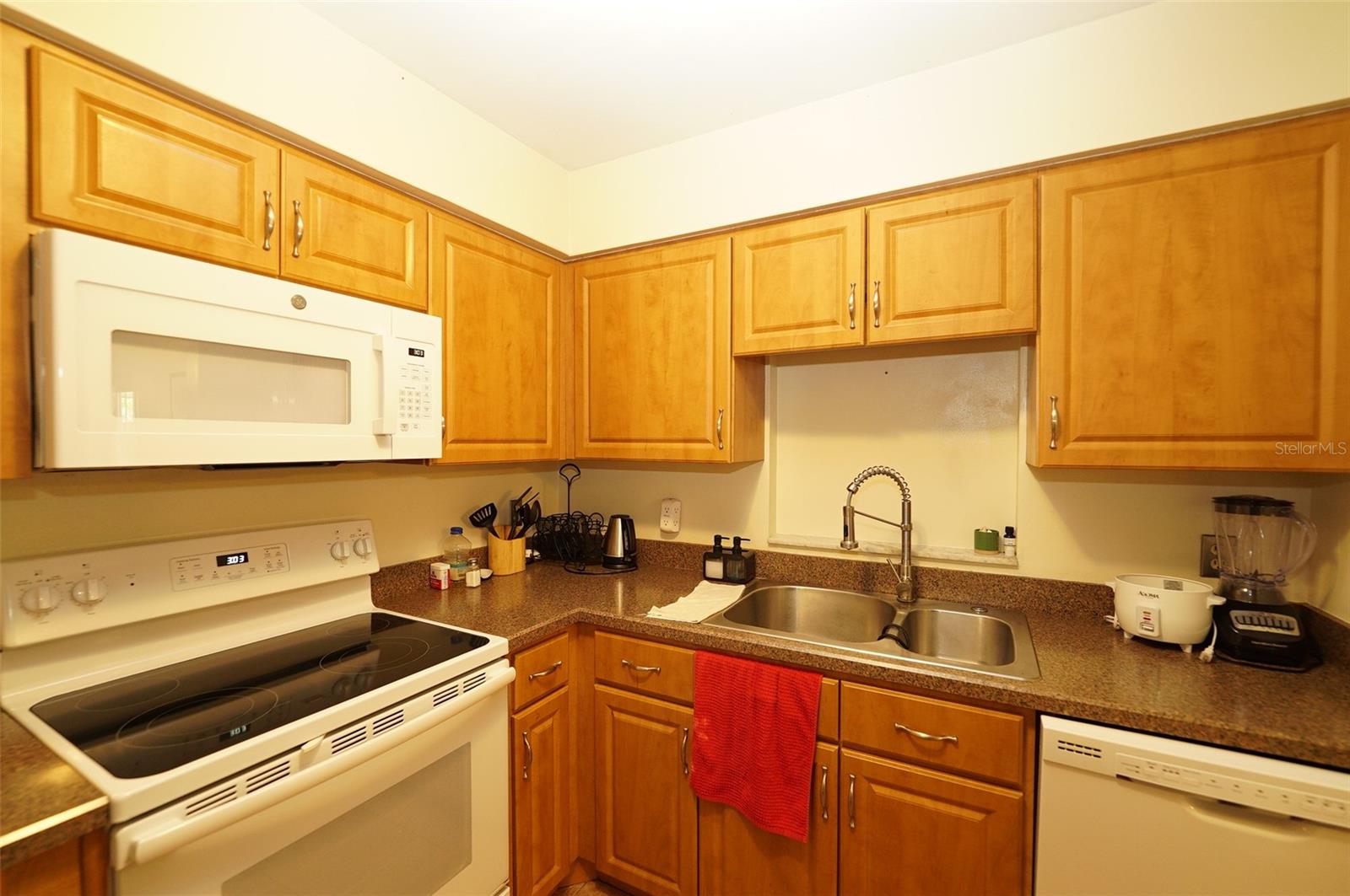 8300 75TH AVE, SEMINOLE, FL, 33777