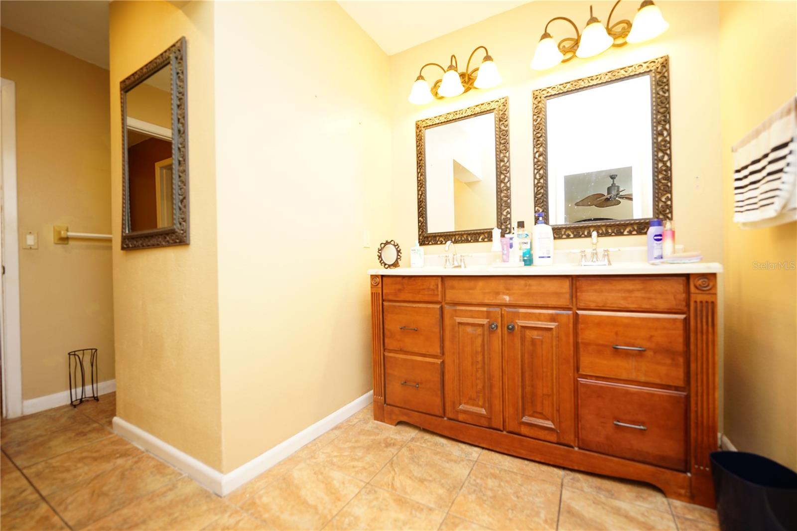 8300 75TH AVE, SEMINOLE, FL, 33777