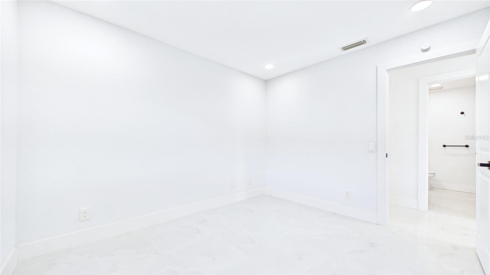 1778 NEW HAMPSHIRE AVE NE, ST PETERSBURG, FL, 33703
