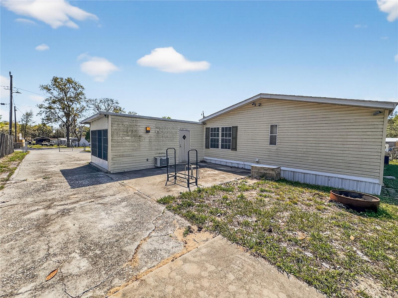 1923 LEESBURG BLVD, FRUITLAND PARK, FL, 34731