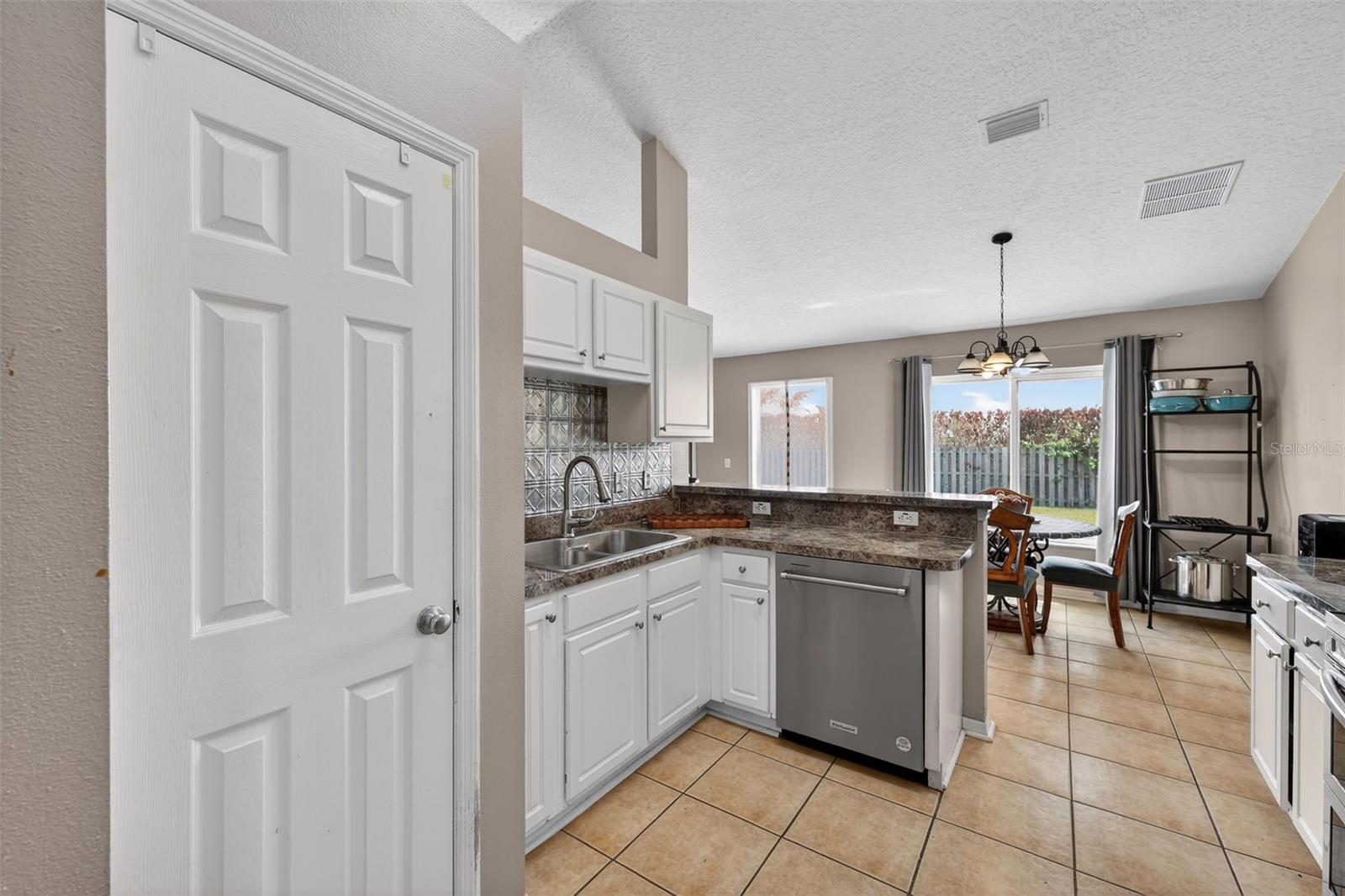 566 SW SEA HOLLY TER, PORT ST LUCIE, FL, 34984