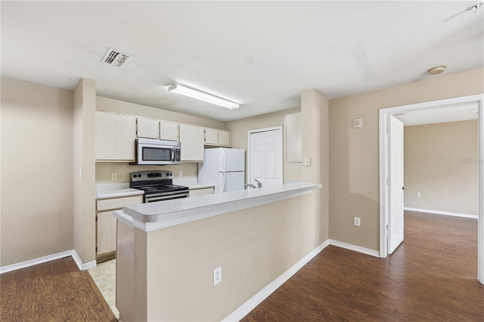 5475 VINELAND RD #8212, ORLANDO, FL, 32811