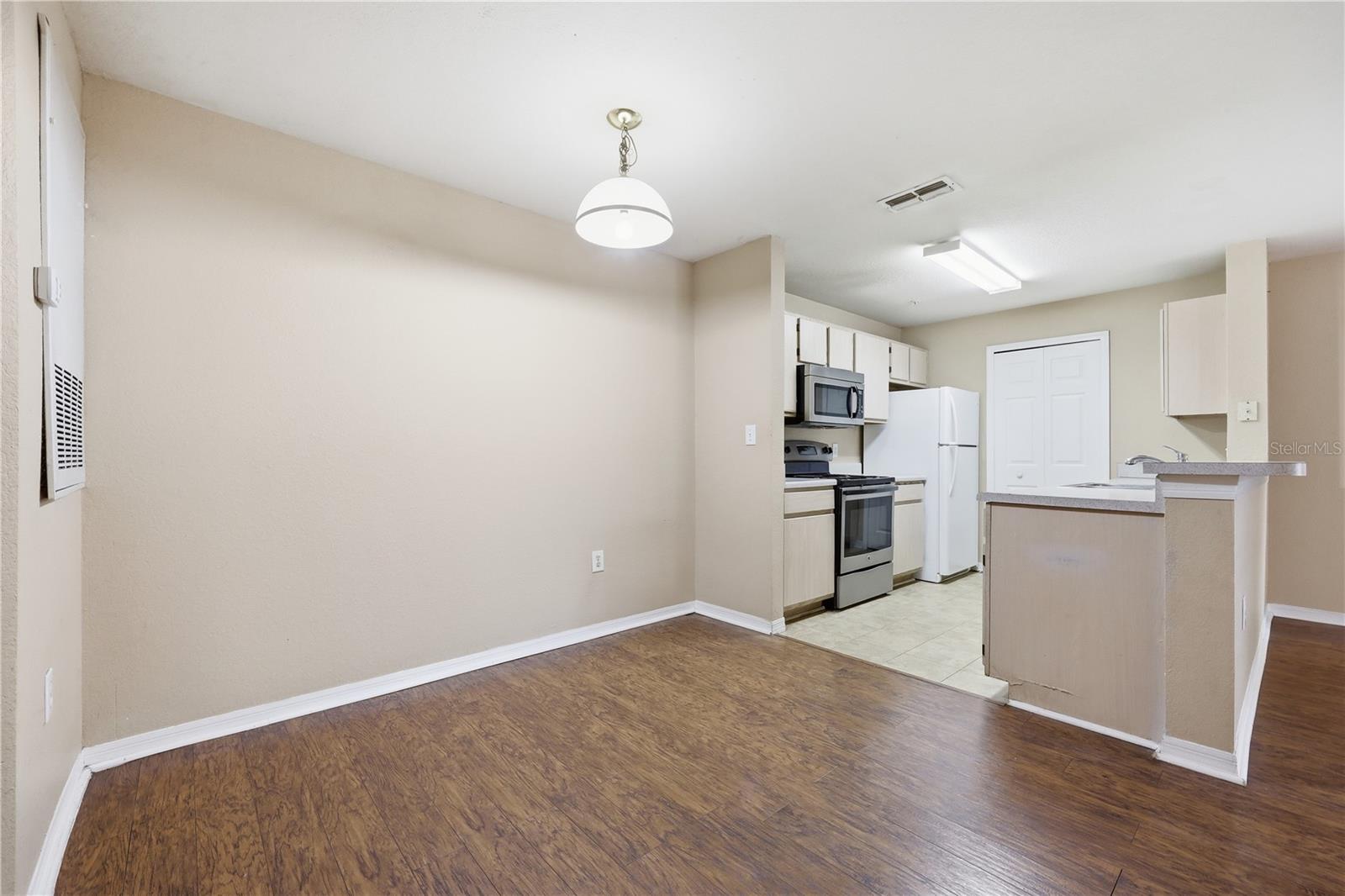 5475 VINELAND RD #8212, ORLANDO, FL, 32811
