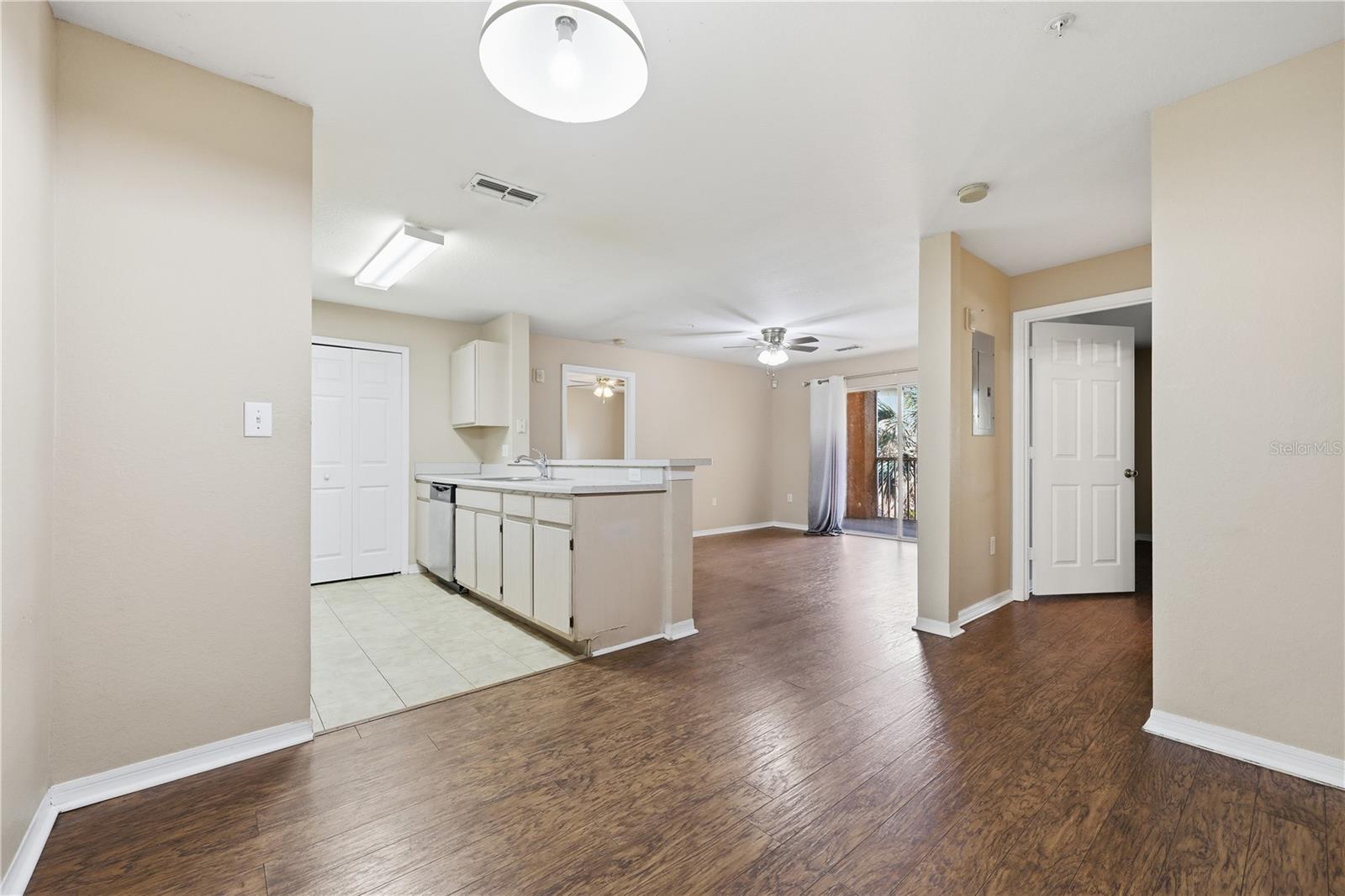 5475 VINELAND RD #8212, ORLANDO, FL, 32811