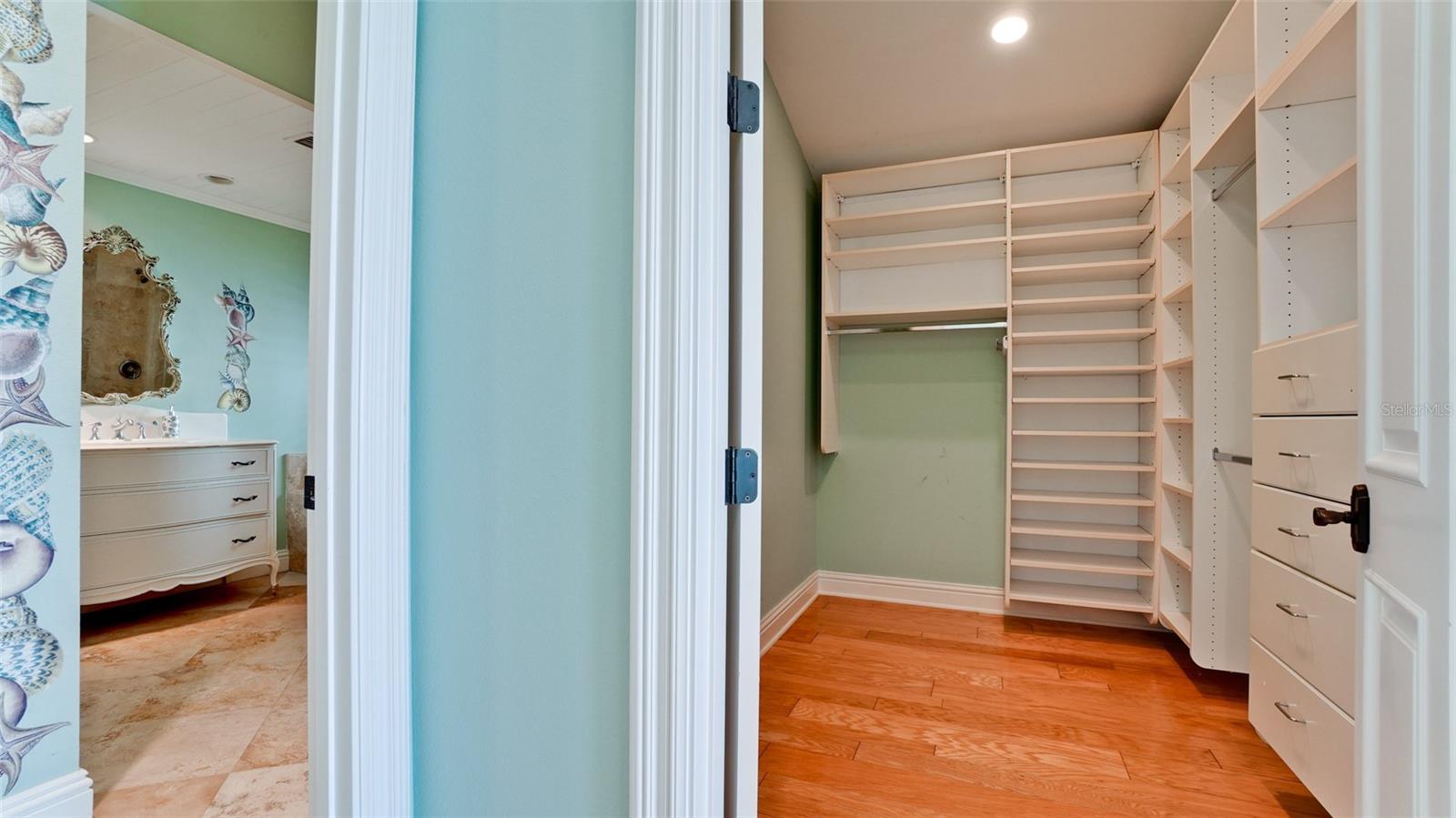 8213 MIDNIGHT PASS RD, SARASOTA, FL, 34242