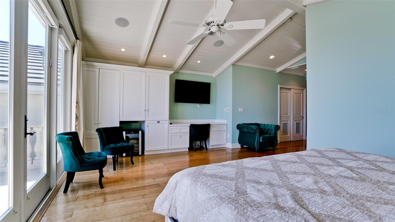8213 MIDNIGHT PASS RD, SARASOTA, FL, 34242