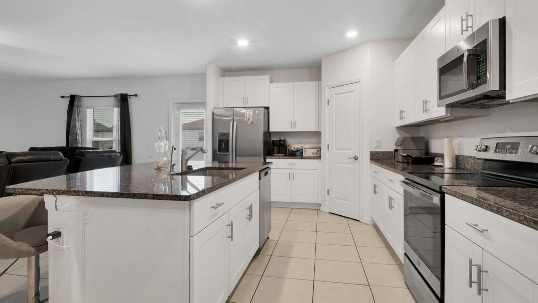 6300 BEVERLY HILLS DR, ZEPHYRHILLS, FL, 33541