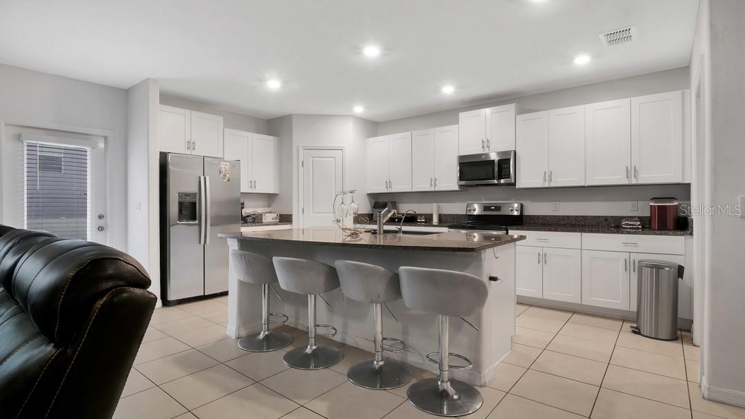 6300 BEVERLY HILLS DR, ZEPHYRHILLS, FL, 33541