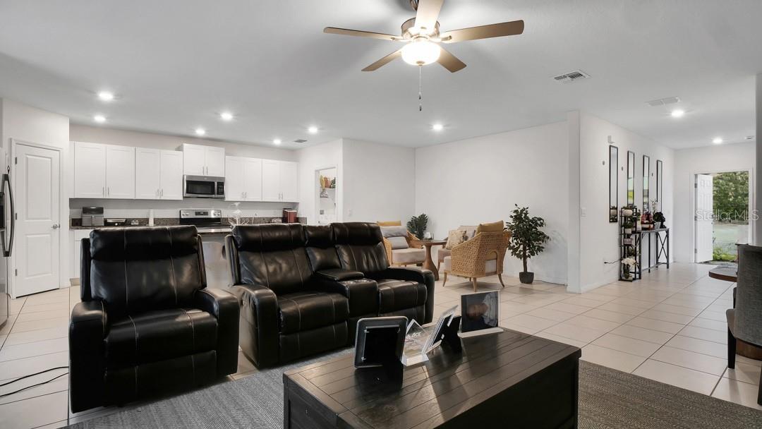 6300 BEVERLY HILLS DR, ZEPHYRHILLS, FL, 33541